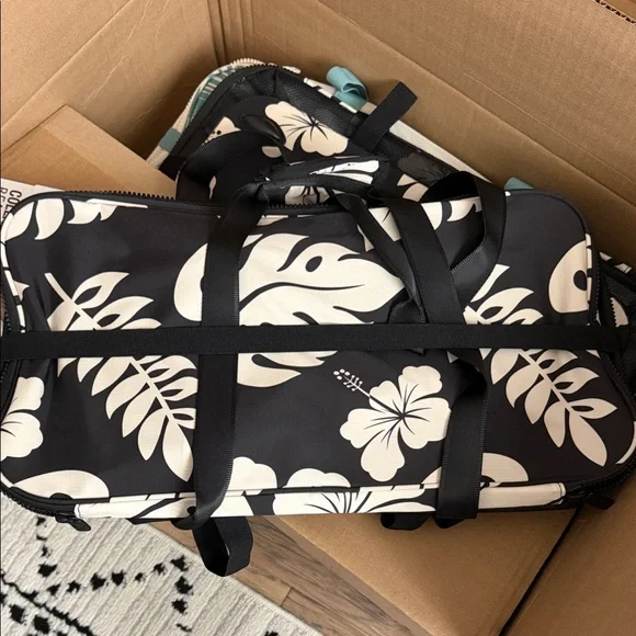 BNWT! ALOHA Collection + CleverMade collab Black & Cream Collapsible Beach Tote - Picture 3 of 4